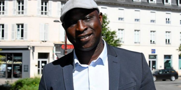 FRANCE : Simon Worou, le Togolais invité au « Salon du livre, peinture et arts »